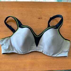 Torrid Active 42DDD / 42F Lightly Lined Underwire Clasp Back Gray Sport Bra